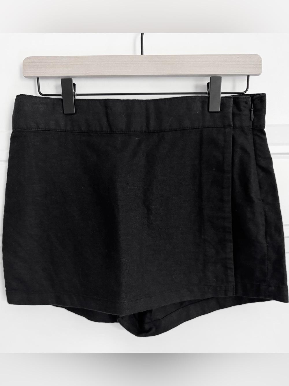 GAP Women's Black Linen/Cotton Skort with Clean Front Panel, Size 4 Petite
